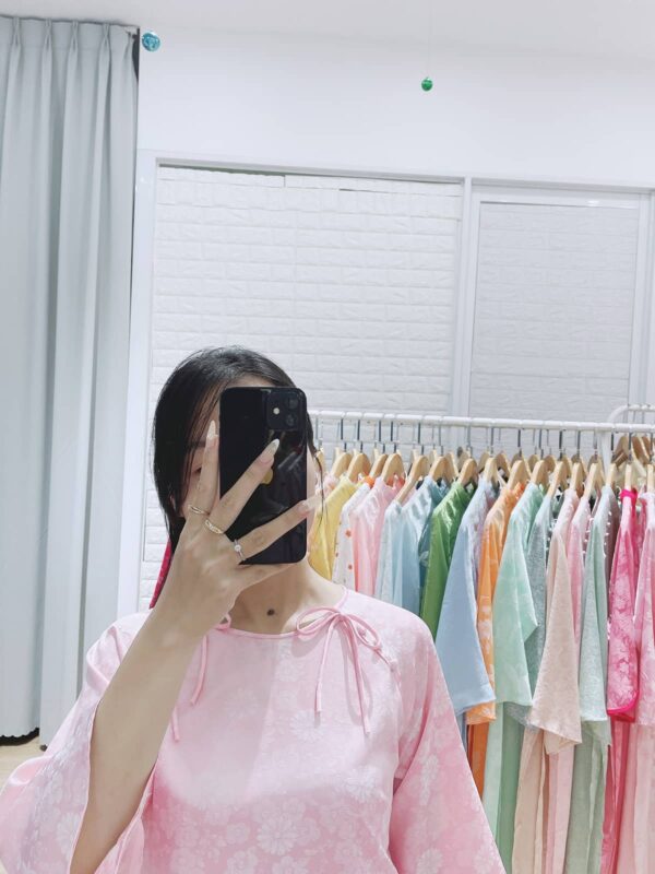 Áo dài màu hồng cổ tròn nơ 2 bên AD28 - Ảnh 2