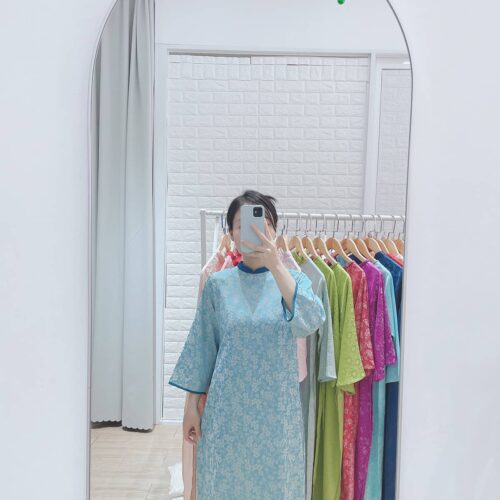 Alternative view of Áo dài lụa 2 da viền cổ và tay AD32