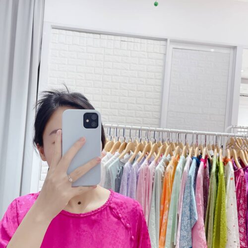 Alternative view of Áo dài hồng cánh sen cổ tròn thắt bím AD34