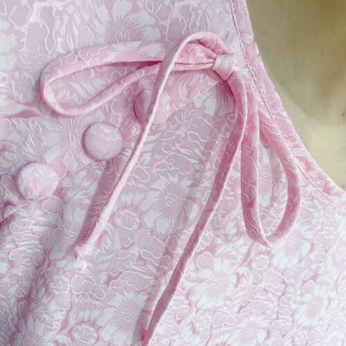 Alternative view of Áo dài hồng cổ tròn nơ 2 bên AD34