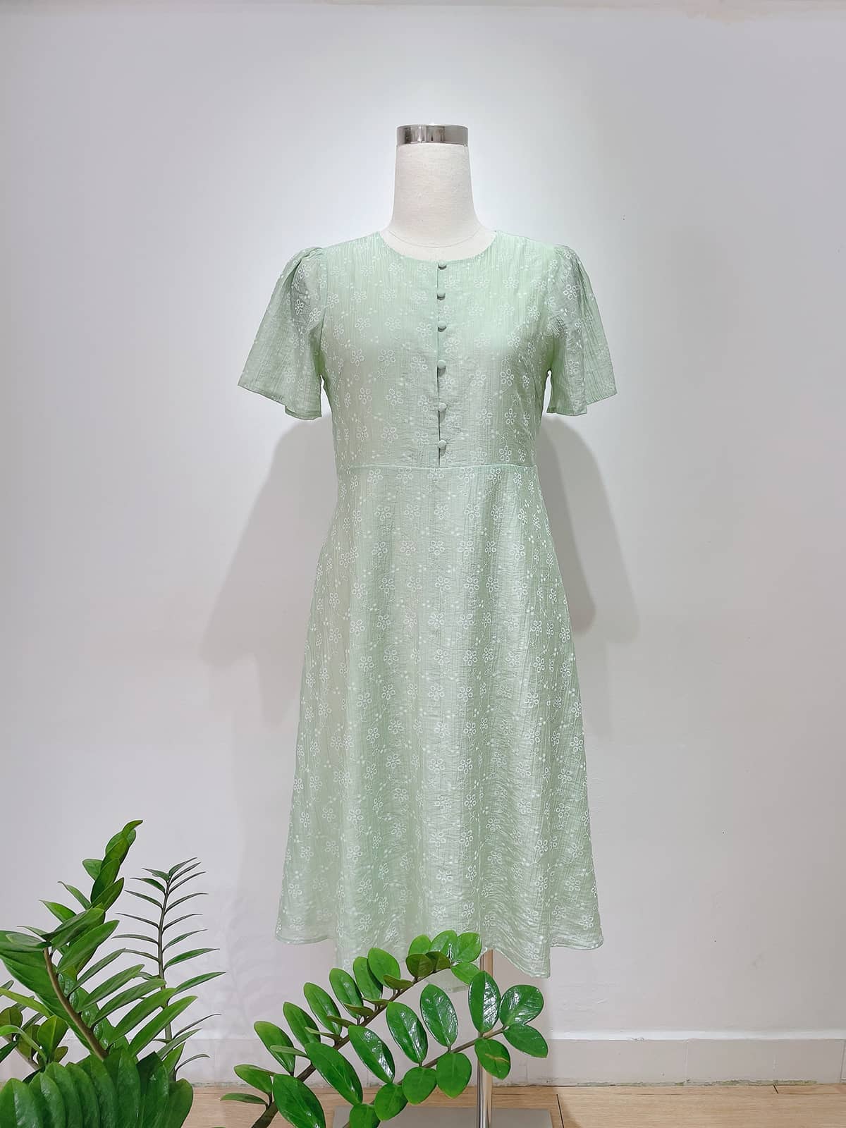 Đầm dáng dài xanh mint nút bọc big size D121